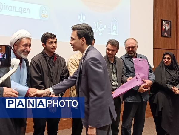 مراسم تقدیر از دانش‌آموزان و مدیران مدارس فعال در طرح گام‌های عاشقی