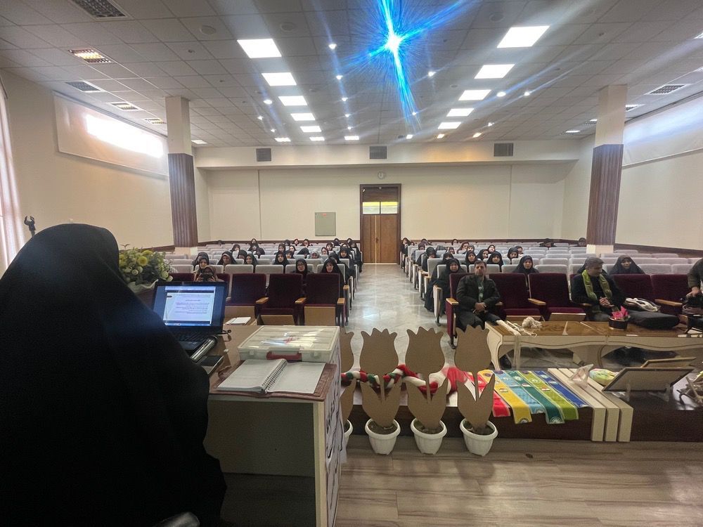 آموزش ضمن خدمت مربیان پیشتازان مدارس در دبستان آرمینه مصلی نژاد 