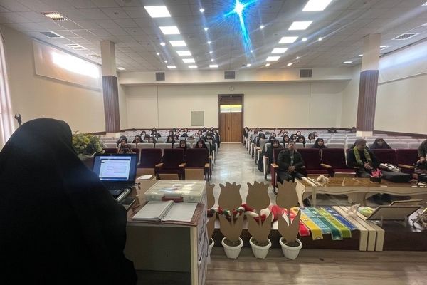 آموزش ضمن خدمت مربیان پیشتازان مدارس در دبستان آرمینه مصلی نژاد 