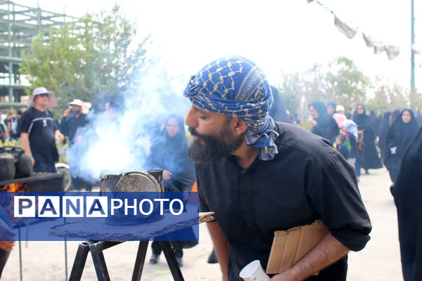 جلوه‌های زیبای انس و همدلی در خدمت به ارادتمندان سیدالشهدا(ع)