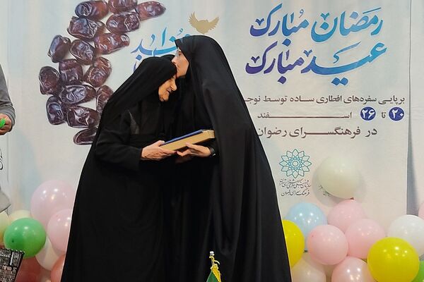 بزرگداشت «مادران چشم به راه»باحضور دانش‌آموزان دبیرستان دخترانه معرفت کهریزک