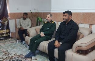 دیدار رئیس سازمان بسیج دانش‌آموزی با خانواده شهیده قرآنی «ستایش علی‌حسینی» در میناب