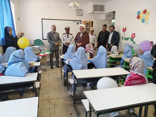 حضور مسئولان شهرستان جعفرآباد قم در دبستان حضرت زینب(س)