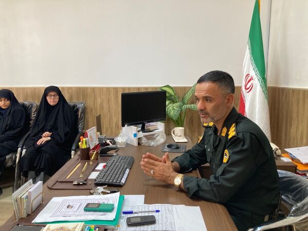 بازدید دانش‌آموزان دبیرستان سمیه از کلانتری ۱۱ بجنورد به مناسبت هفته نیروی انتظامی 