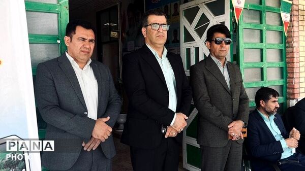 جشن تجلیل از دانش‌آموزان برتر امتحانات نوبت اول و مسابقات علمی در مدرسه تیزهوشان شهید بهشتی دهدشت