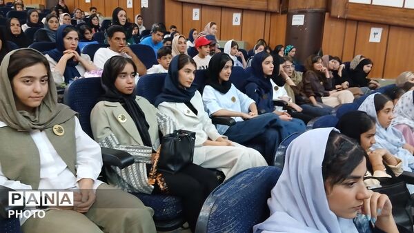 افتتاح نمایشگاه نقاشی هنرهای تجسمی با ۱۷۰ اثر هنرمندان در تویسرکان