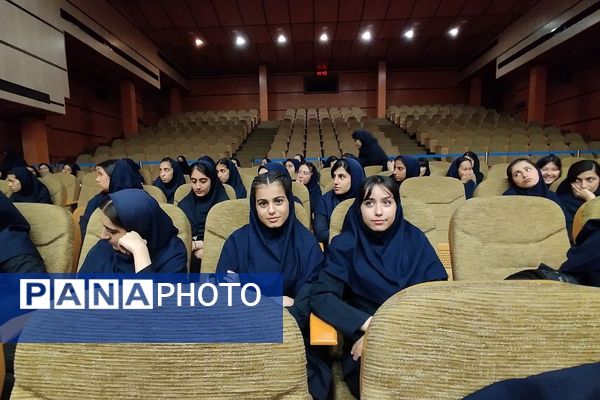 بازدید دانش‌آموزان ناحیه 2 بهارستان از کارخانه سرم‌سازی رازی