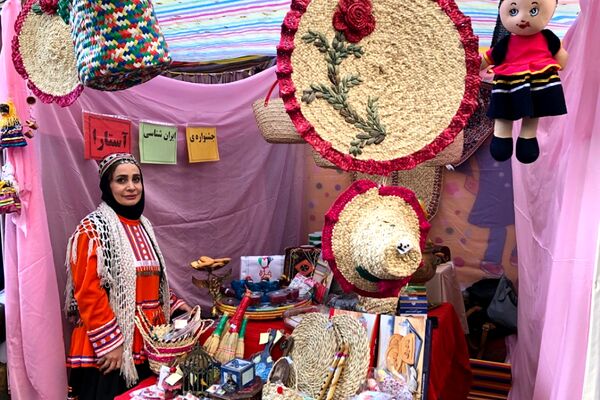 برگزاری بازارچه همدلی با کودکان غزه در دبستان آزاده ناحیه دو شهرری 