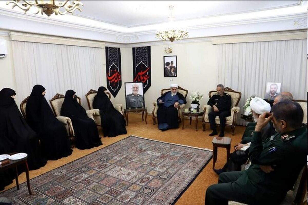 حضور رئیس‌ دفتر رهبری و رئیس ستادکل نیروهای مسلح در منزل شهید سلامی