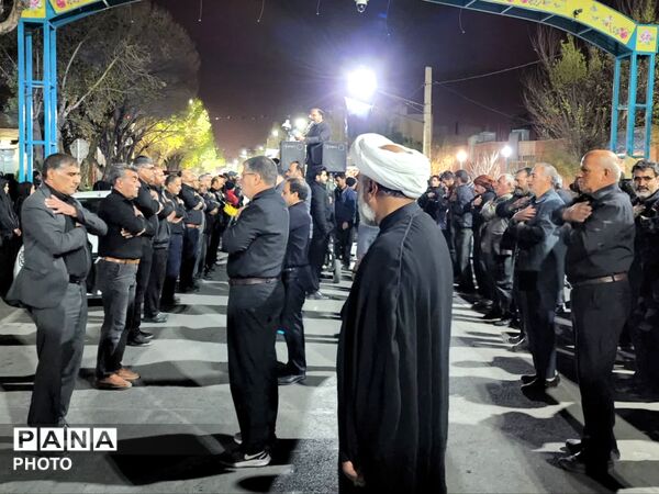 عزاداری مردم ابرکوه در شب های قدر و سوگ رهبر معظم انقلاب