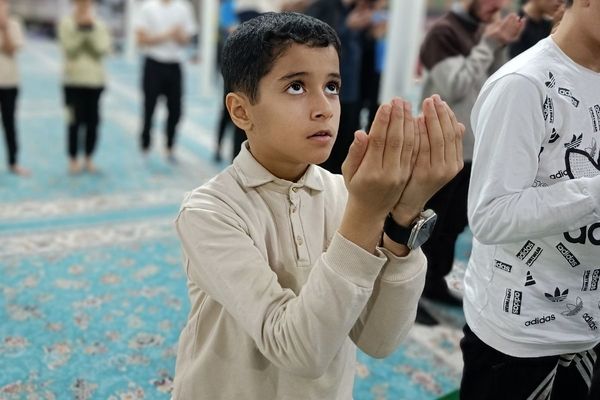 مراسم معنوی اعتکاف در مسجد اعظم حضرت ابوالفضل (ع) بهارستان دو