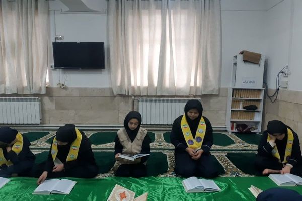 محفل انس با قرآن کریم در دبیرستان شهید مجید دهنوی نیشابور