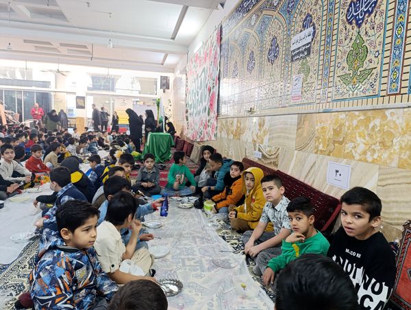 مسجد حسین‌بن‌علی (ع) میزبان لبخند دانش‌آموزان در جشن میلاد دو امام