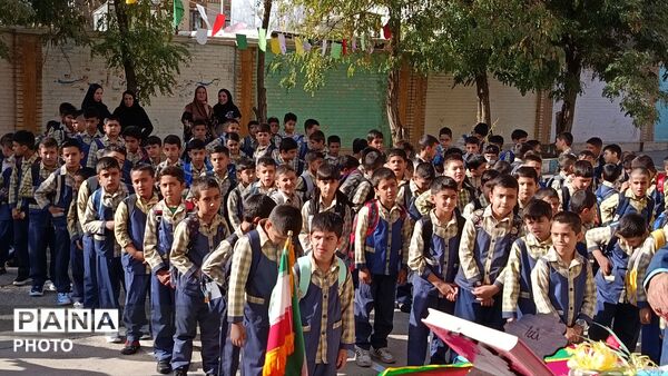 نوای آغاز دوباره سال تحصیلی جدید در دبستان شهید احمدی، شهرستان اشترینان 