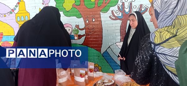 بازارچه هنر دخترانه توسط دانش‌آموزان انجمن اسلامی