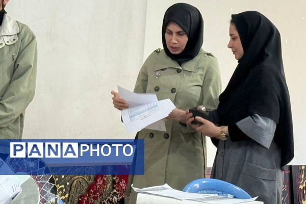 مسابقات فرهنگی و هنری  در دبیرستان شهید تاجیک بهارستان دو