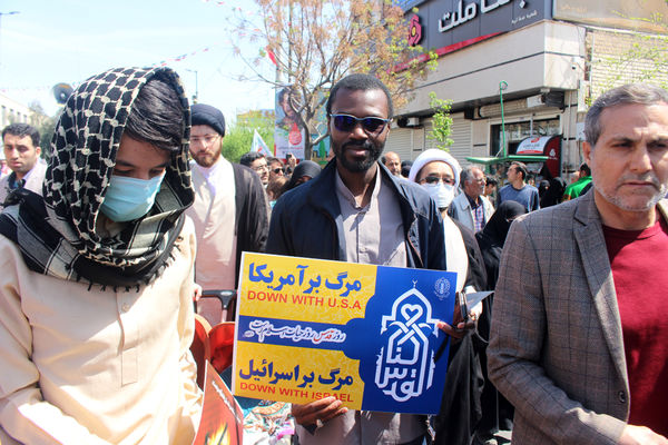 حضور عزتمندانه مردم قم در راهپیمایی آخرین جمعه ماه رمضان