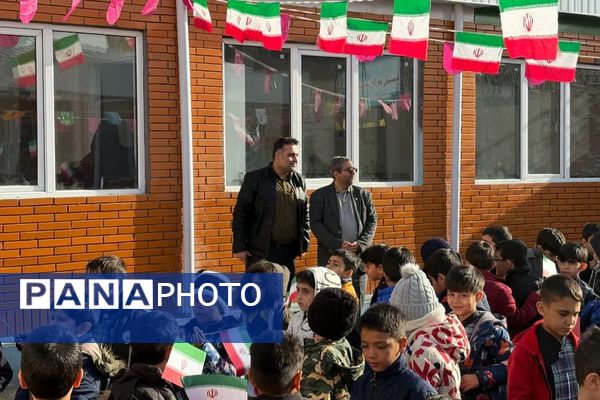 جشن انقلاب در ناحیه دو شهرری با حضور معاون پرورشی و فرهنگی شهرستانهای استان تهران 