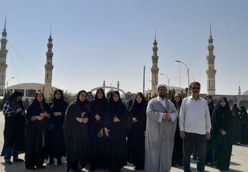  همدلی و معنویت در سفر دانش‌آموزان به قم