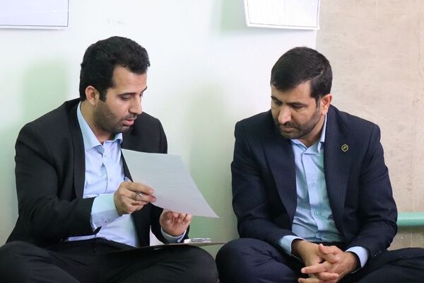 میز خدمت ویژه فرهنگیان در شهرستان پاکدشت به‌مناسبت گرامیداشت هفته معلم 
