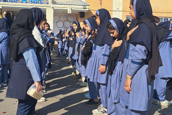 طنین نوای عشق و عزا؛ مراسم عزاداری دهه دوم فاطمیه در مدارس بهارستان‌دو