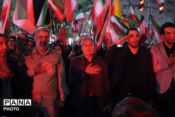 گرامیداشت چهلمین روز شهادت رهبر شهید و دانش‌آموزان میناب در باقرشهر 