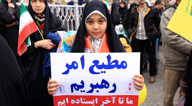حضور پرشور دانش‌آموزان البرزی در راهپیمایی ۲۲ بهمن