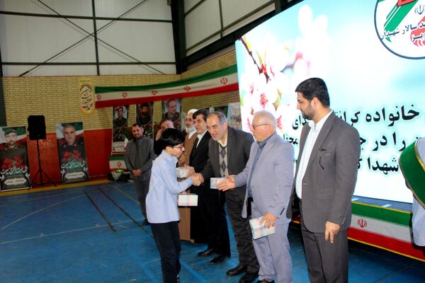 یادواره شهدای جنگ تحمیلی ۱۲ روزه در دبیرستان شاهد سالارشهیدان(ع)