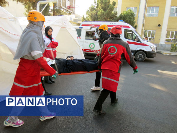 برگزاری مانور زلزله در هنرستان محمودیه شهرستان بجنورد 