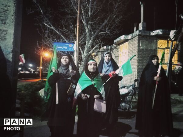 تجمع شبانه مردم ولایت مدار وانقلابی در حسینیه شهدای شهر بار