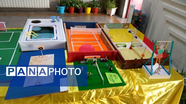 نمایشگاه دست‌سازه‌های دانش‌آموزان در هفته تربیت‌بدنی