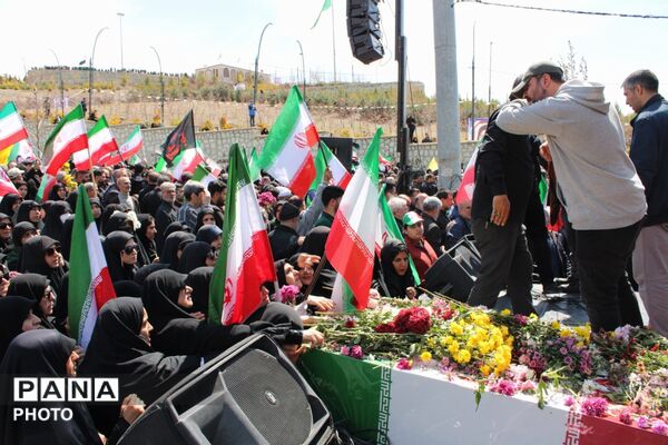 تشییع پیکر خانوداه شهید دکتر حسین طاهری در پردیس