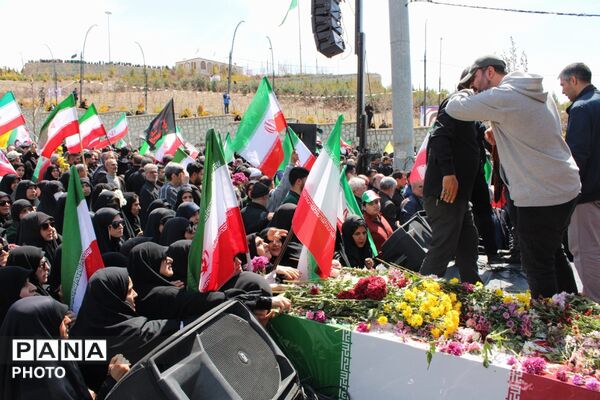 تشییع پیکر خانوداه شهید دکتر حسین طاهری در پردیس