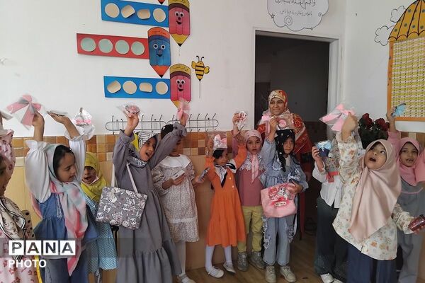 جشن شکوفه‌ها در مجتمع آموزشی مهر فاطمی پردیس