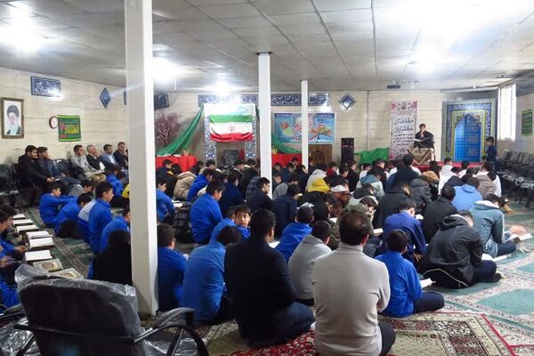 محفل انس با قرآن کریم به میزبانی دبیرستان شاهد‌ شهید مسعود‌ درخشان 