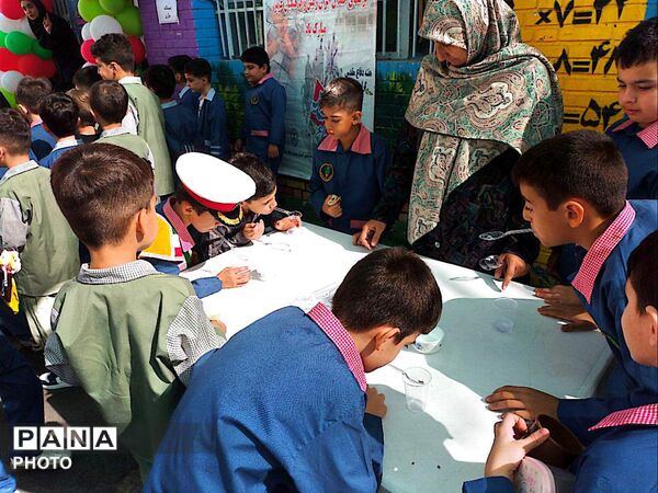 جشن آغاز سال تحصیلی و «روز پرچم» در مدرسه معراج منطقه ۱۰ تهران