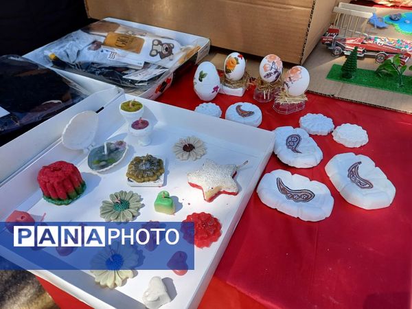 بازارچه کاروفناوری در دبیرستان حاج آقا توکلی زرقان 