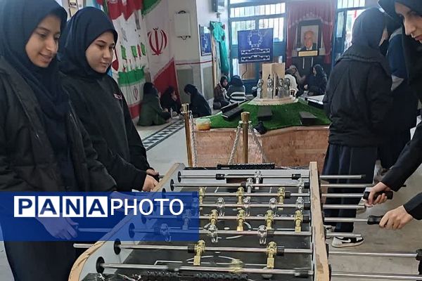 المپیاد ورزشی درون مدرسه‌ای به مناسبت گرامیداشت دهه فجر در آموزشگاه آرمینه مصلی نژاد شهرری