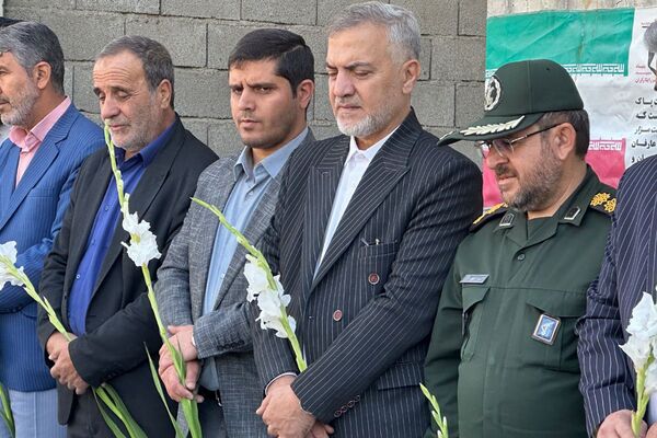 غبارروبی مزار شهدا در امام زاده حسن(ع) نسیم‌شهر