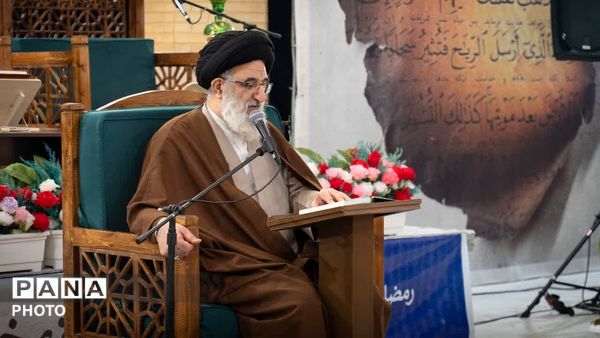 محفل انس با قرآن کریم در آخرین روز نمایشگاه قرآن در مصلی کرج