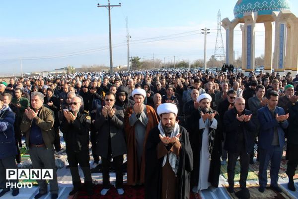 اقامه نماز عید سعید فطر در فاروج 
