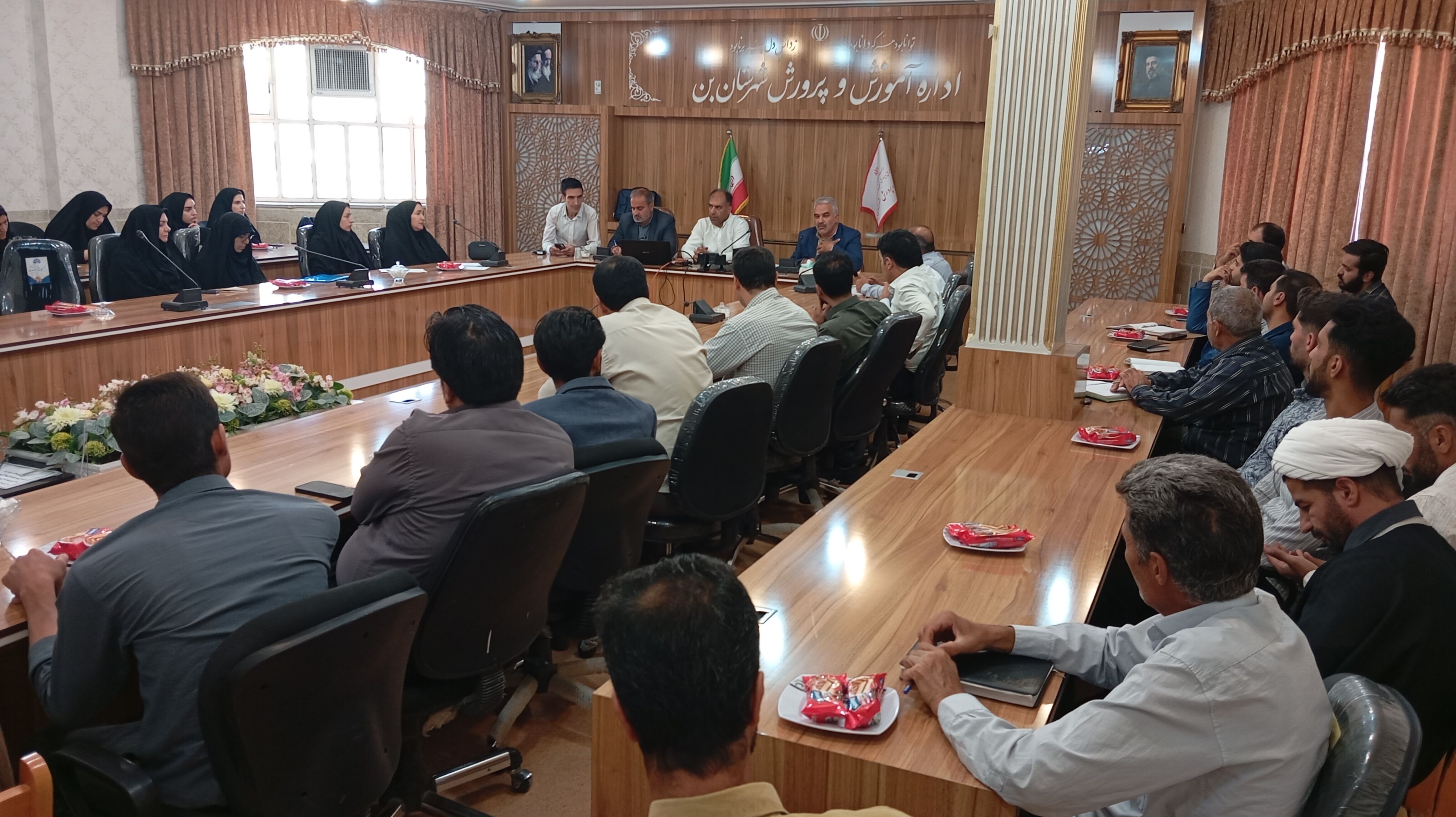 گردهمایی مدیران مدارس شهرستان بن با محوریت پروژه مهر و بازگشایی مدارس