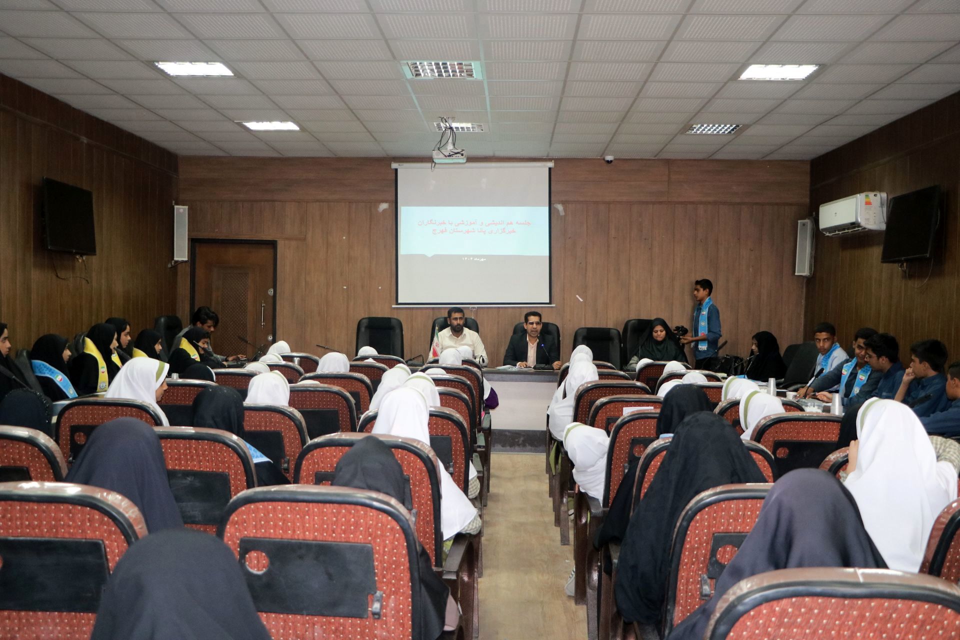 برگزاری نشست هم‌اندیشی و آموزشی با دانش‌آموزان خبرنگار خبرگزاری پانا شهرستان فهرج