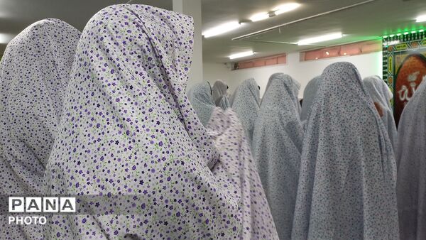 اولین نماز جماعت در مدرسه شاهد قدسیان نیشابور 