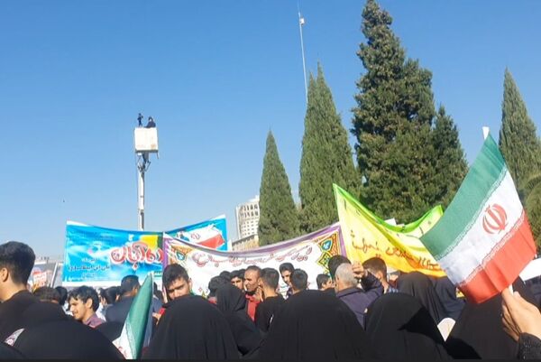 تجمع بزرگ دانش‌آموزان در روز 13 آبان