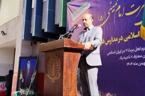 آیین نواختن گلبانگ انقلاب اسلامی با حضور استاندار فارس