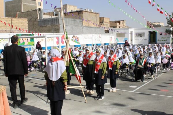 برگزاری جشن شکوفه‌ها در مدرسه عصمت شهرستان رباط کریم 