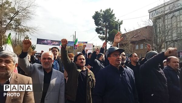 مشت هایی که با فریاد انتقام بالا می آمدند 