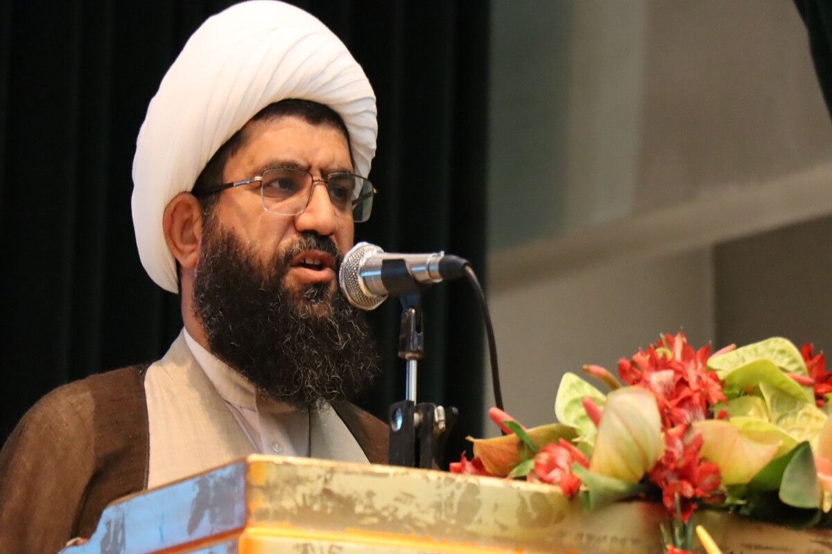 معلم با جامعه‌پردازی و تمدن‌سازی خویش، امت‌سازی می‌کند