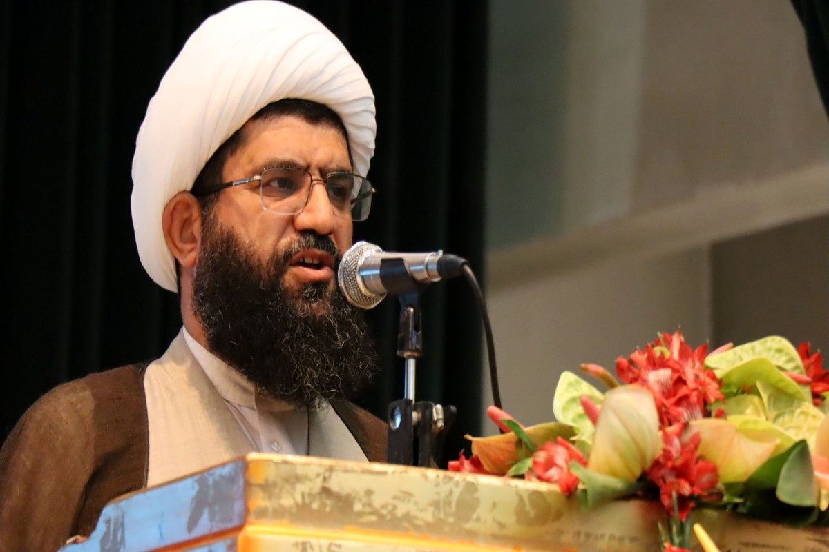 معلم با جامعه‌پردازی و تمدن‌سازی خویش، امت‌سازی می‌کند